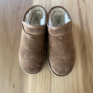 UGG Women’s Suede Classic Slipper